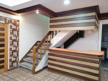 Newly renovate Spacious 3 Storey with 6 Bedrooms 6 Car Garage House and Lot For Sale in Kamias QC PH2555