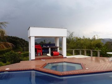 VENTA DE CASA CAMPESTRE DE 3.190 M2 DE LOTE Y UNA CONSTRUCCIÓN DE 275 M2, MANIZALES CALDAS