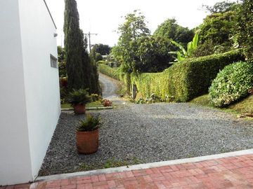 VENTA DE CASA CAMPESTRE DE 3.190 M2 DE LOTE Y UNA CONSTRUCCIÓN DE 275 M2, MANIZALES CALDAS