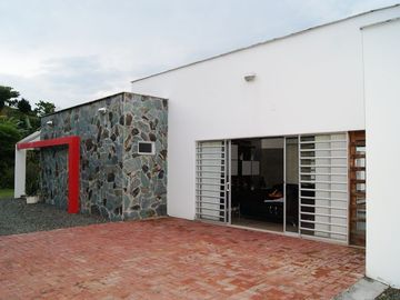 VENTA DE CASA CAMPESTRE DE 3.190 M2 DE LOTE Y UNA CONSTRUCCIÓN DE 275 M2, MANIZALES CALDAS