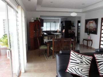 VENTA DE CASA CAMPESTRE DE 3.190 M2 DE LOTE Y UNA CONSTRUCCIÓN DE 275 M2, MANIZALES CALDAS