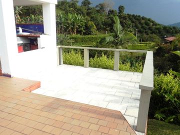 VENTA DE CASA CAMPESTRE DE 3.190 M2 DE LOTE Y UNA CONSTRUCCIÓN DE 275 M2, MANIZALES CALDAS
