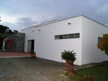 VENTA DE CASA CAMPESTRE DE 3.190 M2 DE LOTE Y UNA CONSTRUCCIÓN DE 275 M2, MANIZALES CALDAS