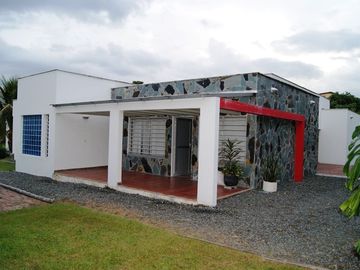 VENTA DE CASA CAMPESTRE DE 3.190 M2 DE LOTE Y UNA CONSTRUCCIÓN DE 275 M2, MANIZALES CALDAS