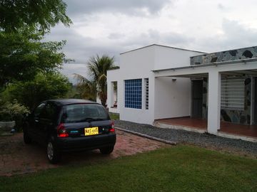 VENTA DE CASA CAMPESTRE DE 3.190 M2 DE LOTE Y UNA CONSTRUCCIÓN DE 275 M2, MANIZALES CALDAS