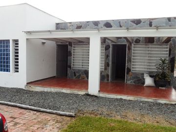VENTA DE CASA CAMPESTRE DE 3.190 M2 DE LOTE Y UNA CONSTRUCCIÓN DE 275 M2, MANIZALES CALDAS