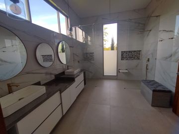 New, Modern One Level Home With Lake and Many Extras - Top Community Llanogrande