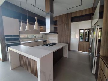 New, Modern One Level Home With Lake and Many Extras - Top Community Llanogrande