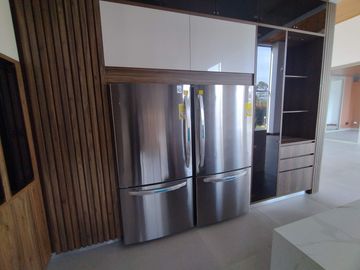 New, Modern One Level Home With Lake and Many Extras - Top Community Llanogrande