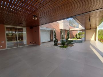 New, Modern One Level Home With Lake and Many Extras - Top Community Llanogrande