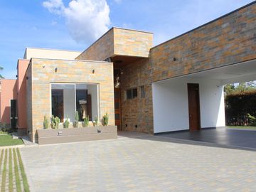 New, Modern One Level Home With Lake and Many Extras - Top Community Llanogrande