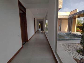 New, Modern One Level Home With Lake and Many Extras - Top Community Llanogrande