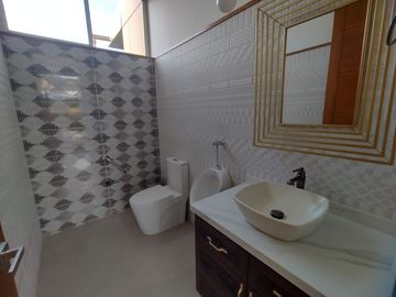 New, Modern One Level Home With Lake and Many Extras - Top Community Llanogrande