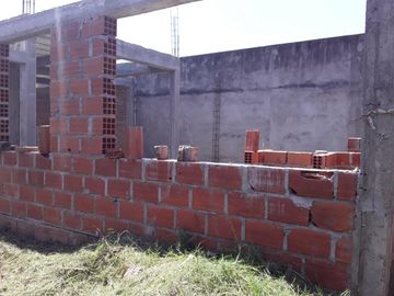 vendo terreno con construccion