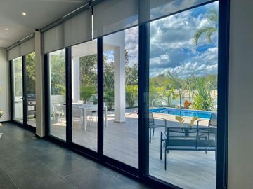 Moderna y exclusiva casa frente a la marina y con muelle propio