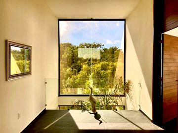 Moderna y exclusiva casa frente a la marina y con muelle propio