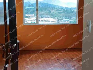 Venta de Casa de 3 Pisos Sector La Campiña, Turunuma, Loja