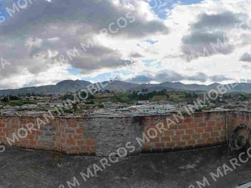 Venta de Casa de 3 Pisos Sector La Campiña, Turunuma, Loja