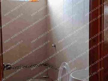 Venta de Casa de 3 Pisos Sector La Campiña, Turunuma, Loja