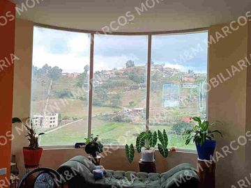 Venta de Casa de 3 Pisos Sector La Campiña, Turunuma, Loja