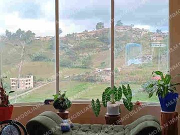 Venta de Casa de 3 Pisos Sector La Campiña, Turunuma, Loja