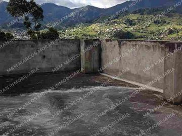 Venta de Casa de 3 Pisos Sector La Campiña, Turunuma, Loja