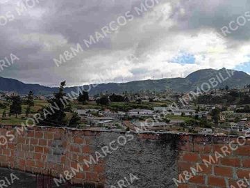 Venta de Casa de 3 Pisos Sector La Campiña, Turunuma, Loja