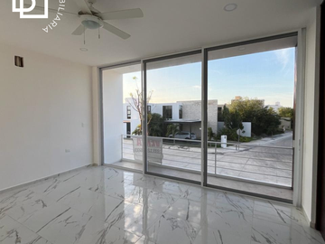 Estrena casa con acabados de lujo y alberca al norte de Mérida
