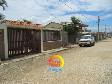 Casa de Venta en Playas, via a Data, ciudadela cerrada con salida al mar