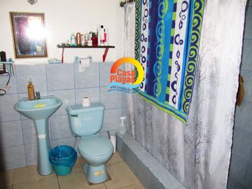 Casa de Venta en Playas, via a Data, ciudadela cerrada con salida al mar