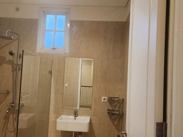 DISEWAKAN RUMAH CLUSTER JL. KOMPLEK PERDAG BINTARO DEPLU JAKARTA SELATAN