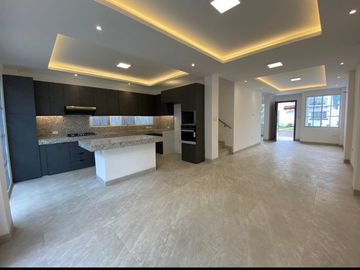 CASA DE ESTRENO EN VENTA EN TERRANOSTRA (VÍA A LA COSTA)