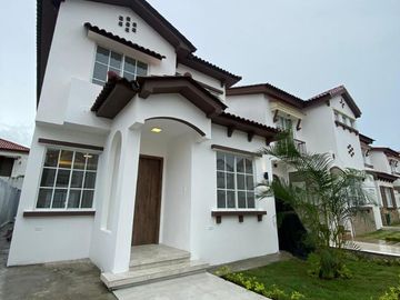 CASA DE ESTRENO EN VENTA EN TERRANOSTRA (VÍA A LA COSTA)