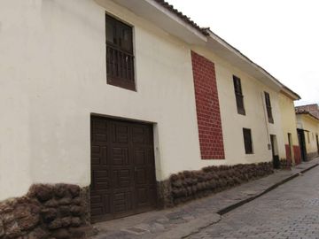 VENDO CASA EN CUZCO 457 MTS2 CERCA PZA ARMAS CUZCO.