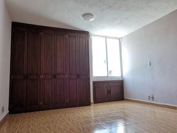 Casa en Plutarco Elias Calles, 3 Pisos, 4 Recámaras, 3 Baños, Pachuca, Hidalgo.