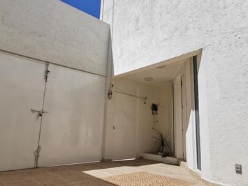 Casa en Plutarco Elias Calles, 3 Pisos, 4 Recámaras, 3 Baños, Pachuca, Hidalgo.