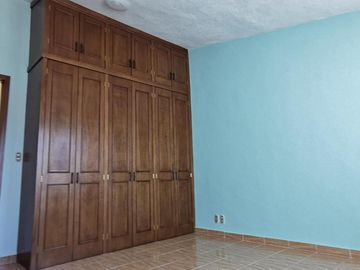 Casa en Plutarco Elias Calles, 3 Pisos, 4 Recámaras, 3 Baños, Pachuca, Hidalgo.