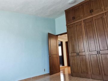 Casa en Plutarco Elias Calles, 3 Pisos, 4 Recámaras, 3 Baños, Pachuca, Hidalgo.