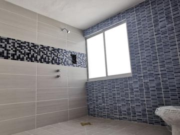 Casa en Plutarco Elias Calles, 3 Pisos, 4 Recámaras, 3 Baños, Pachuca, Hidalgo.