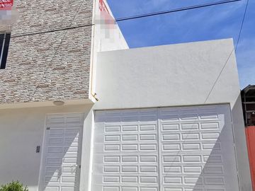 Casa en Plutarco Elias Calles, 3 Pisos, 4 Recámaras, 3 Baños, Pachuca, Hidalgo.
