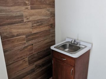 Casa en Plutarco Elias Calles, 3 Pisos, 4 Recámaras, 3 Baños, Pachuca, Hidalgo.