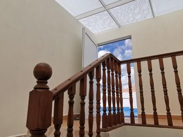 Casa en Plutarco Elias Calles, 3 Pisos, 4 Recámaras, 3 Baños, Pachuca, Hidalgo.