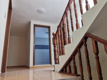 Casa en Plutarco Elias Calles, 3 Pisos, 4 Recámaras, 3 Baños, Pachuca, Hidalgo.