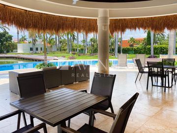 Casa en Venta, Isla Dorada Residencial, Cancún Quintana Roo.