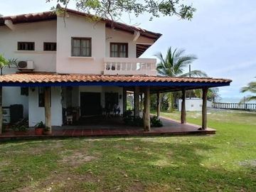 CASA FRENTE AL MAR PLAYA MALIBU GORGONA