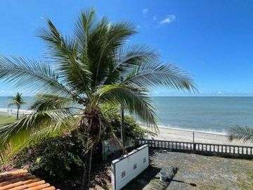CASA FRENTE AL MAR PLAYA MALIBU GORGONA