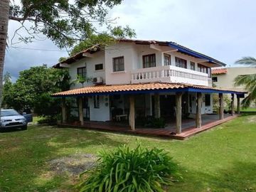 CASA FRENTE AL MAR PLAYA MALIBU GORGONA
