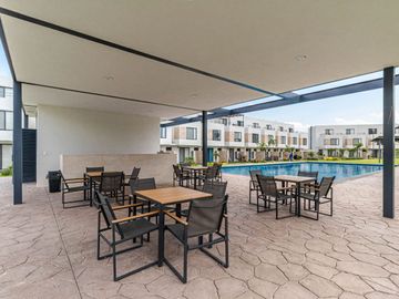 CASA EN VENTA EN FRACCIONAMIENTO PRIVADO CON ALBERCA MULTI CANCHAS DEPORTIVAS. UBICADO EN XOCHITEPEC; MORELOS.