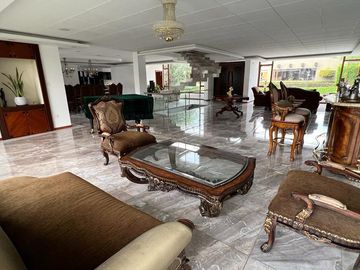 CASA DE VENTA EN LA VIÑA TUMBACO