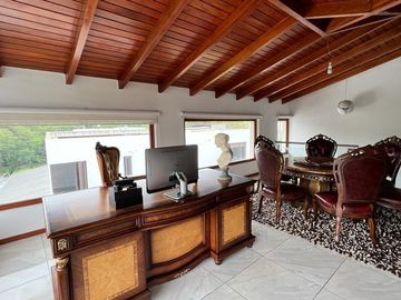 CASA DE VENTA EN LA VIÑA TUMBACO